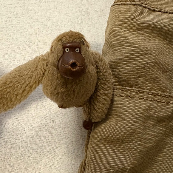 Y2K Kipling Tan Messenger Bag with Keychain - Picture 4 of 13